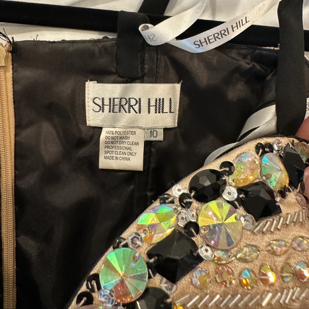 Sherri Hill Formal/Homecoming Dress - Women’s 10 - Picture 9 of 15